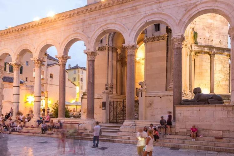Emperor's Luxury - Unique Unesco Site Apartament Split